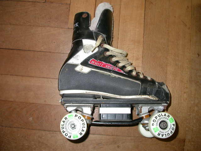 Daniel Knopf's skate<br> side view