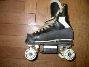 Daniel Knopf's skate<br> side view