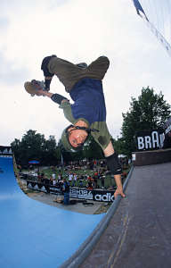 Rider: Holger Sander<br> Location: Bonn<br> Event: RhEINKULTUR Vert Jam 2003<br> Photographer: Bernhard Scheffold