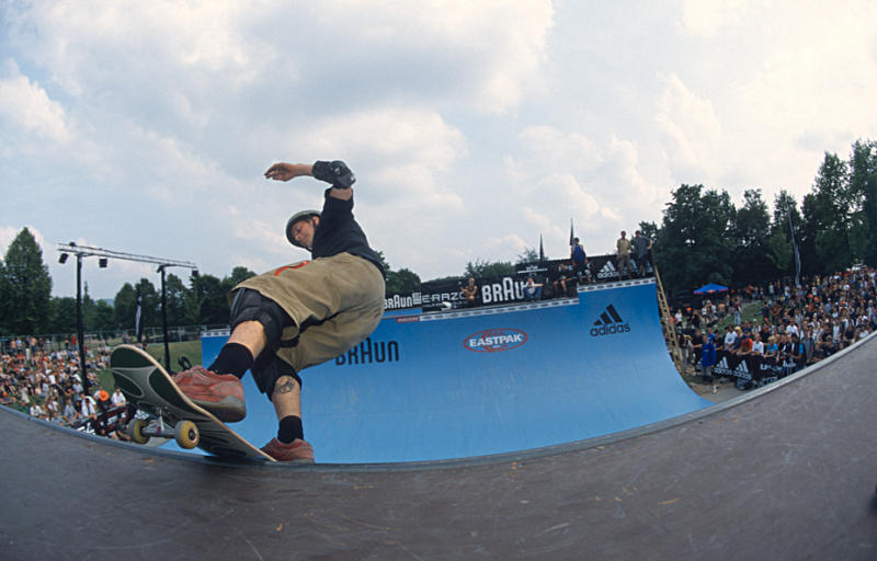 Rider: Holger Sander<br> Location: Bonn<br> Event: RhEINKULTUR Vert Jam 2003<br> Photographer: Bernhard Scheffold