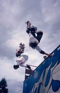 Arne and Lars Languth<br> Double Invert<br> Location: Freiburg<br> Event: Lawine Tour 1992<br> Photographer: Bernhard Scheffold