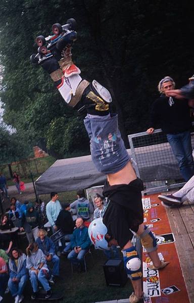 Rider: Perry Gruner<br> Trick: Handplant<br> Spot: Green Ramp<br> Karlsruhe<br> Photographer: Bernhard Scheffold<br> Date: June 1990