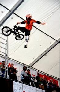 Fahrer: Simon Tabron, Trick: One-Hand-One-Foot