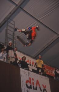 Fahrer: J&uuml;rgen Horrwarth, Trick: Ollie-Tailgrab-One-Foot-Fakie