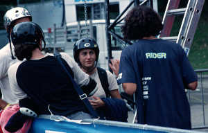 Die Fahrer besprechen die Lage